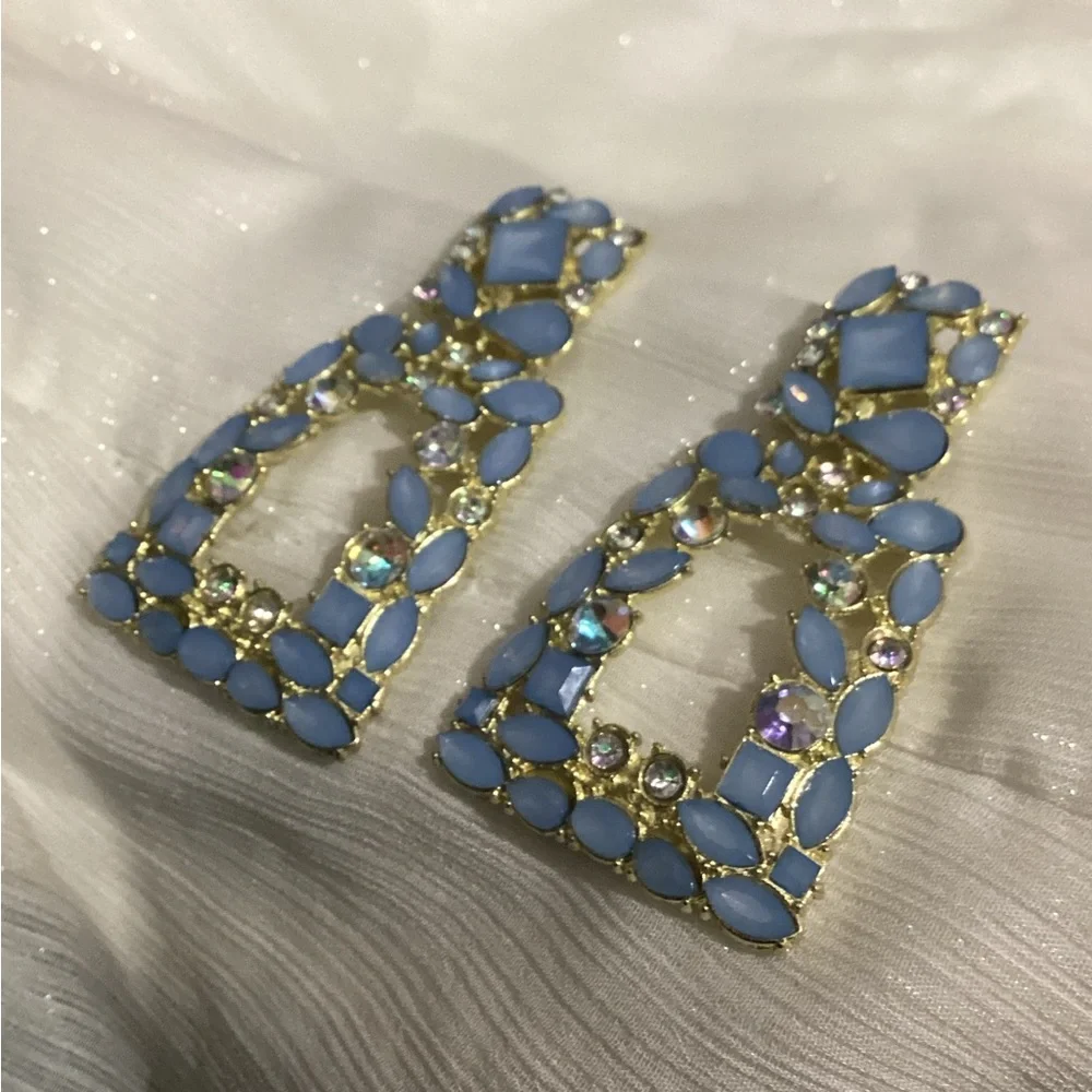 🌸Periwinkle Blue Resin crystal Geometric Earrings - Picture 9 of 16